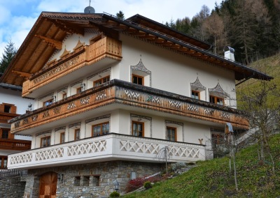 Nuova costruzione di edificio in muratura con copertura in legno 2004